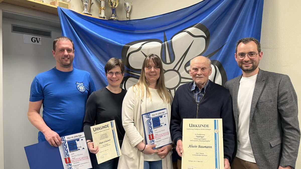 Ehrung der Aktiven und Gründungsmitglied: v.l. Stefan Diehm, Birgit Scheurich, Vanessa Fleck, Alwin Baumann und Patrick Volk (1. Vorsitzender)Foto: Fanfarenzug Dertingen